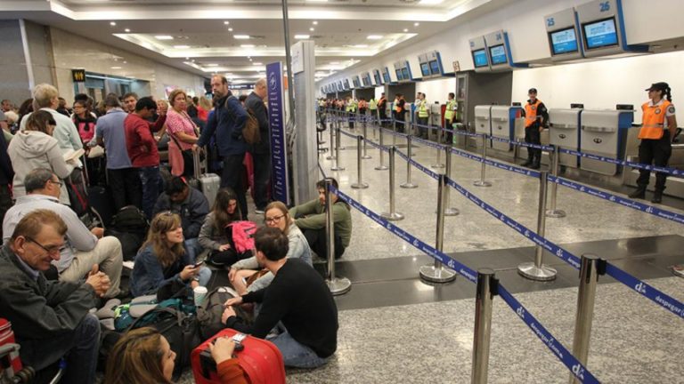 Comienzan a normalizarse los vuelos Mañana demorada en Aeroparque