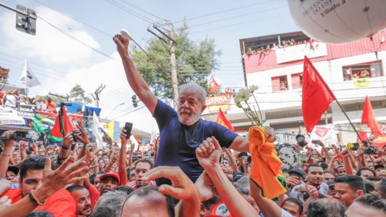 El mensaje de Lula desde la cárcel «No vamos a bajar la cabeza”