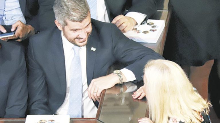 El jefe de Gabinete, Marcos Peña, se reunió con la diputada Elisa Carrió