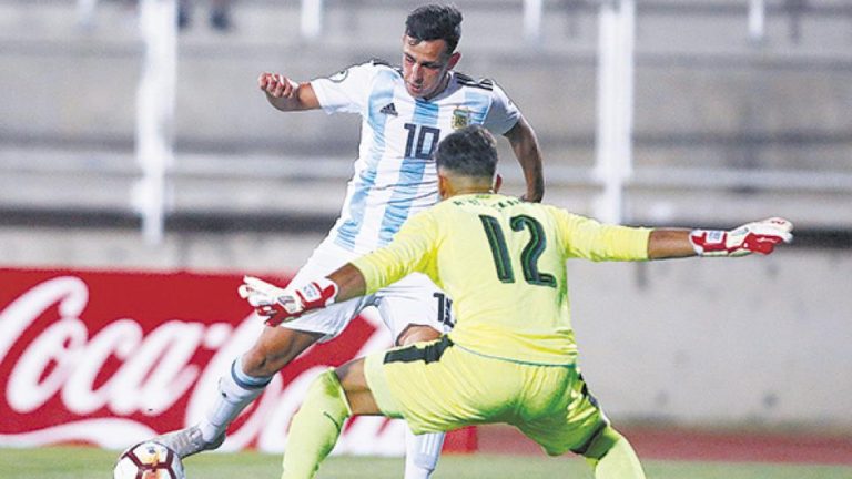 Argentina derrotó a los uruguayos con gol de Maroni Los chicos ganaron y siguen con vida
