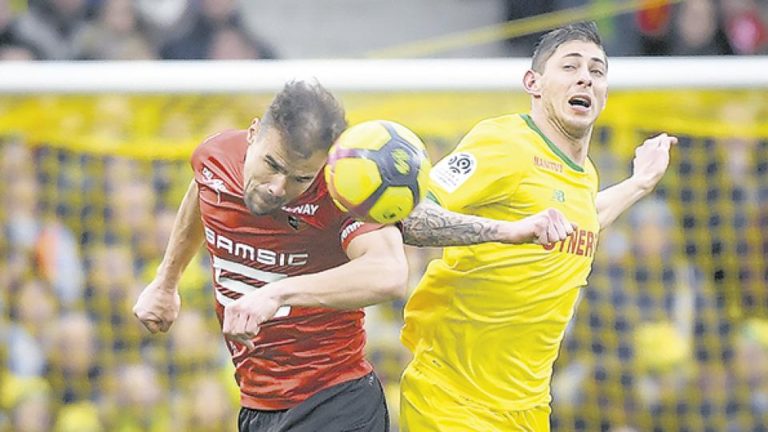 El fulbolista viajaba a Cardiff para sumarse a ese club y la avioneta no aparece Sala, el goleador que desapareció en el aire