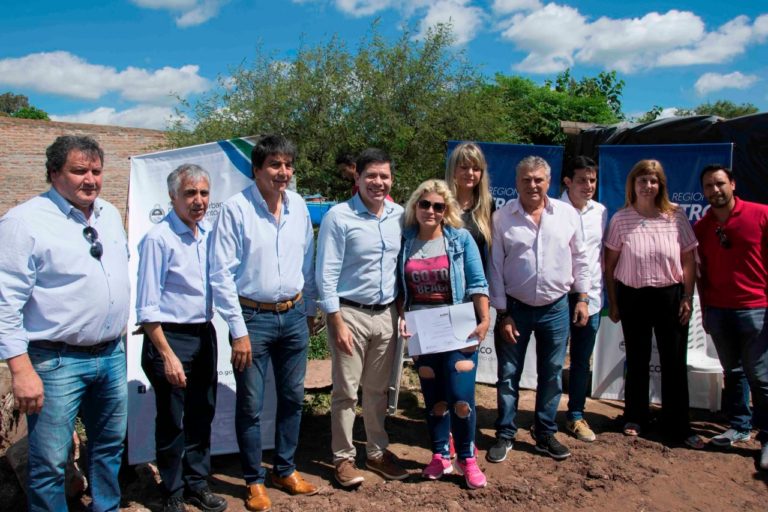 DESARROLLO URBANO ENTREGÓ CERTIFICADOS DE RUBH EN EL BARRIO SÁENZ PEÑA DE LA CIUDAD TERMAL