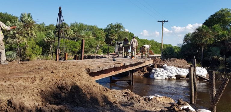 VIALIDAD HABILITO UN PUENTE EN EL CAMINO QUE LLEVA A COLONIA TACUARÍ