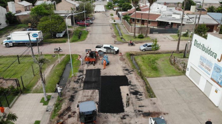 VIALIDAD TRABAJA EN LA REPAVIMENTACIÓN Y BACHEO EN CALLES DE SÁENZ PEÑA