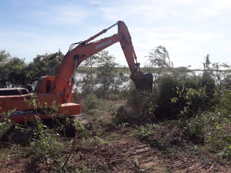 DESTACAN EL TRABAJO DE LA APA Y LA DVP EN LAS  DEFENSAS  CONTRA EL RIO BERMEJO