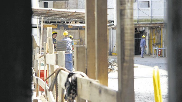 La venta de materiales cayó 20,1 por ciento- Derrumbe en la construcción