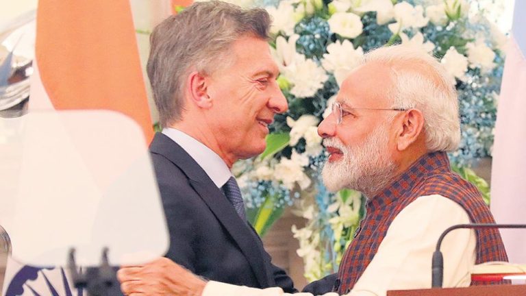 Macri se reunió con el primer ministro indio con quien firmó varios acuerdos