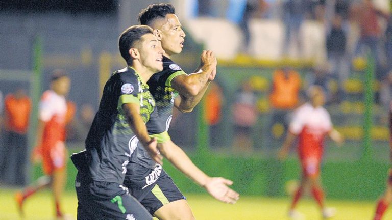 El invicto Defensa venció a Argentinos y es puntero junto con Racing El Halcón llegó a la cumbre