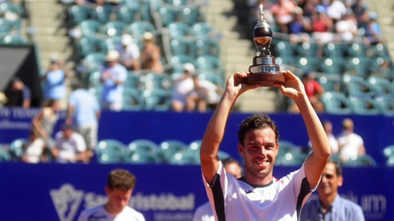 El italiano aplastó 6-1 y 6-2 a Schwartzman en la final del Argentina Open