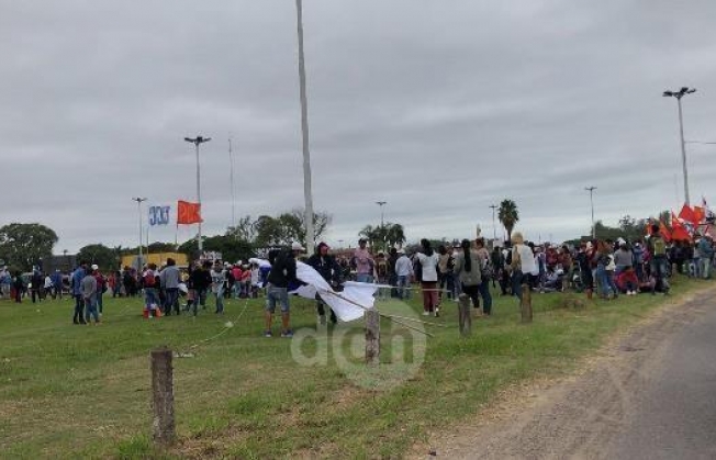 Caos para circular en la rotonda de las rutas 11 y 16