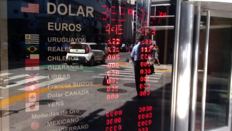 La divisa llegó a 43,50 pesos en el Banco NaciónPor qué volvió a subir el dólar