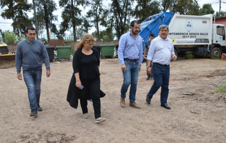 AUTORIDADES DEL GOBIERNO RECORRIERON LA PLANTA DE RESIDUOS URBANOS DE COLONIA ELISA