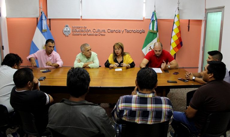 AUTORIDADES EDUCATIVAS RECIBIERON A REFERENTES DE LA COMUNIDAD DE PAMPA DEL INDIO