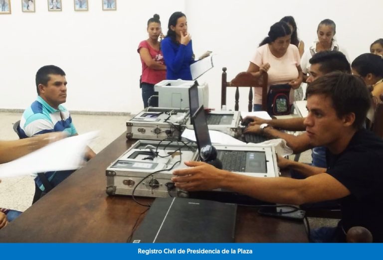 MÁS MIL VECINOS Y VECINAS DE PRESIDENCIA DE LA PLAZA Y LAS BREÑAS TRAMITARON SU DNI GRATIS