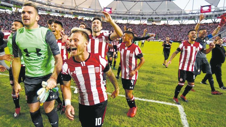 Estudiantes ganó el clásico de La Plata para cambiar un poco el ánimo