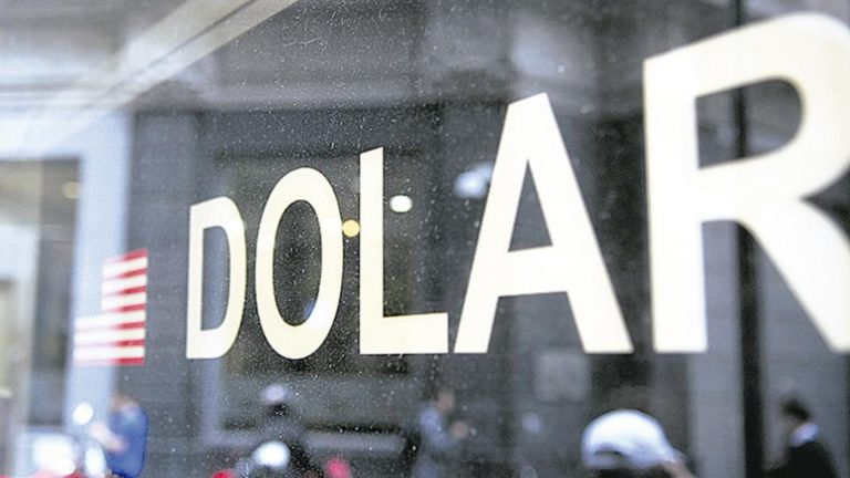 El dólar no corre, vuela.