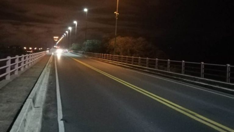 Salvaron a un joven que quiso tirarse del puente