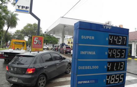 YPF actualizó sus precios y la nafta Premium pisa los 50 pesos