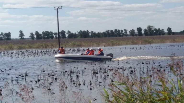 Municipio de Pinedo sumó una lancha para pasar mientras dura el corte de la Ruta 89