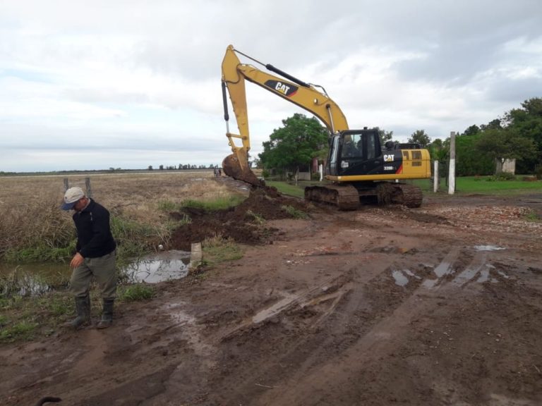 VIALIDAD PROVINCIAL CONSTRUYE UNA DEFENSA EN MESÓN DE FIERRO