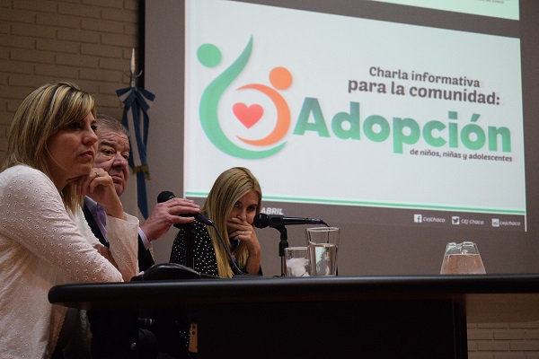 GRAN PARTICIPACIÓN COMUNITARIA EN LA CHARLA SOBRE ADOPCIÓN PROPICIADA POR DESARROLLO SOCIAL Y EL PODER JUDICIAL