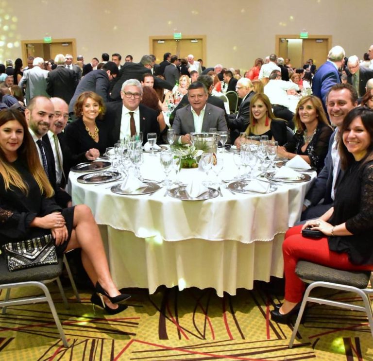 PEPPO EN LA CENA ANIVERSARIO DE LA FACULTAD DE INGENIERÍA: «SER HIJO DE ESTA CASA ES PARTE DE MI COMPROMISO CON LA PROVINCIA»