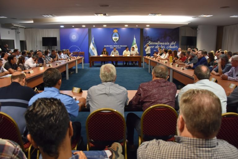 PEPPO REUNIÓ A SU GABINETE: «LES PIDO UN FUERTE COMPROMISO PARA DEFENDER A NUESTRA PROVINCIA Y SU GENTE»