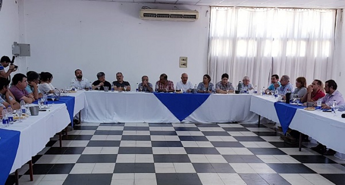 SAENZ PEÑA: Cumbre de intendentes del PJ pidió unidad, calendario electoral y respaldó la gestión de Peppo