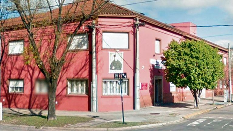 Ordenan detener a dos curas por abusos en el Próvolo de La Plata