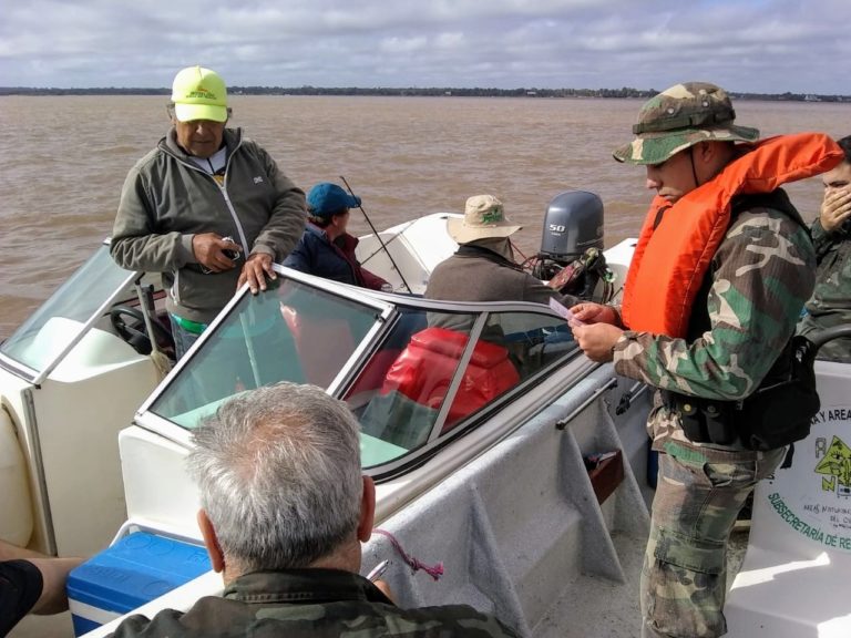 INSPECTORES DE FAUNA REALIZARON CONTROLES DE PESCA DEPORTIVA Y COMERCIAL EN EL RÍO PARANÁ