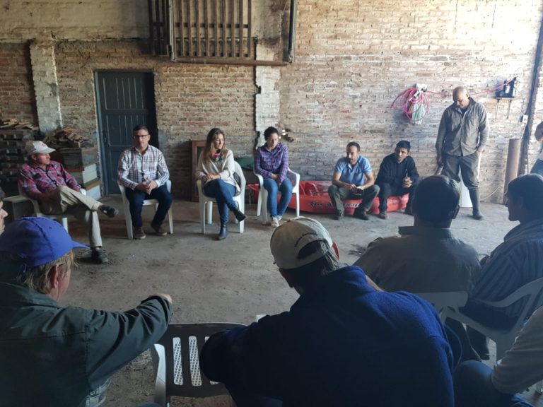 EMERGENCIA HÍDRICA: PRODUCCIÓN ENTREGÓ DE ALIMENTO BALANCEADO Y ALFALFA A PEQUEÑOS PRODUCTORES