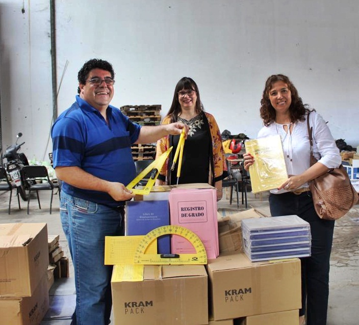 EDUCACIÓN ASISTE A LAS ESCUELAS CON ENTREGA DE MATERIALES A TRAVÉS DE LAS REGIONALES