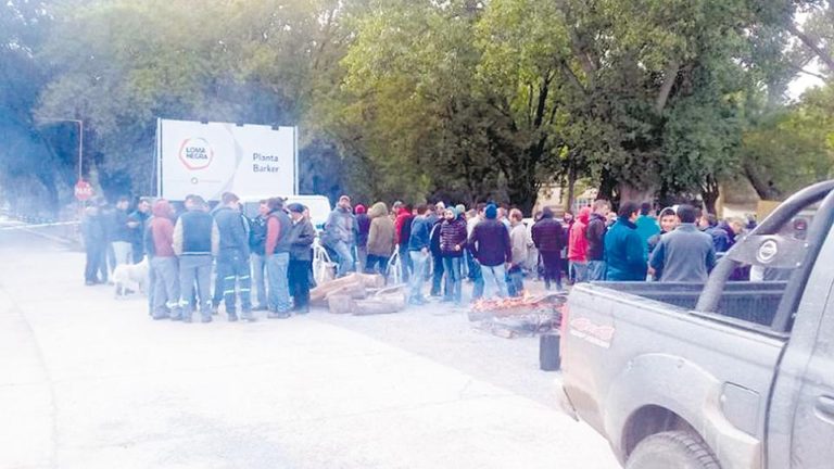 Un pueblo en vilo por la amenaza de Loma Negra