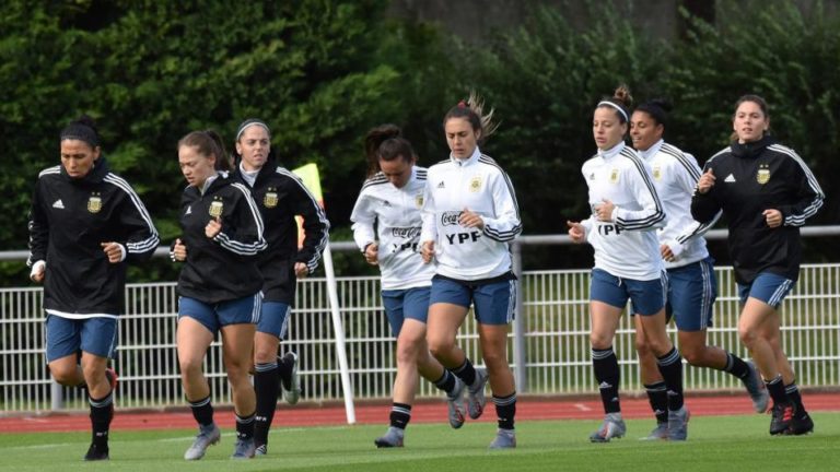 Mundial femenino: Argentina se mide con Escocia