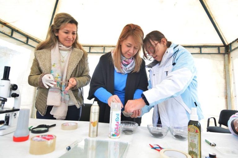 EDUCACIÓN ORGANIZÓ ACTIVIDADES DE PROGRAMACIÓN Y ROBÓTICA PARA LOS NIÑOS Y LAS FAMILIAS EN EL PARQUE DE LA DEMOCRACIA