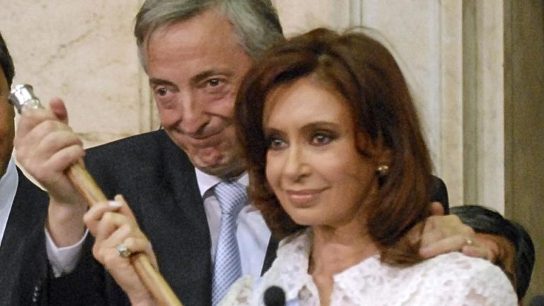 Le devuelven el bastón de Cámpora a Cristina Kirchner