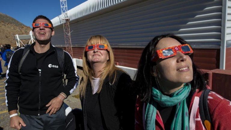 Eclipse solar 2019: cuatro personas con los ojos dañados