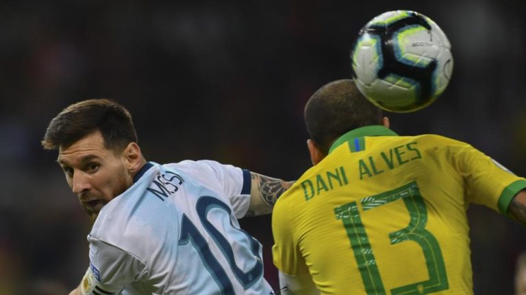 Dani Alves criticó a Messi: «Fue irrespetuoso con Brasil»