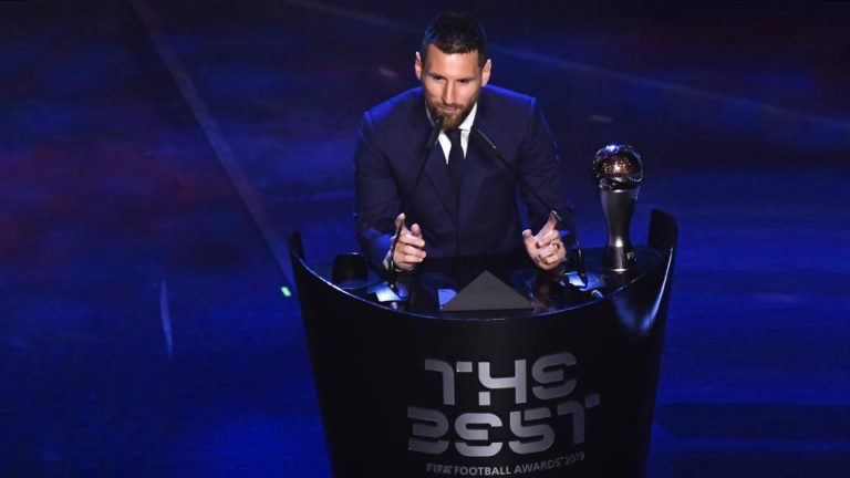 Messi recibió el premio al mejor futbolista del mundo