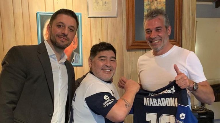 Diego Maradona arregló y será el DT de Gimnasia y Esgrima