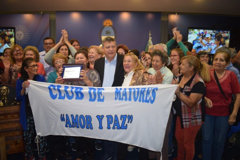 PEPPO ENTREGÓ DISTINCIÓN AL CLUB DE ADULTOS MAYORES «AMOR Y PAZ», ELEGIDO COMO EL CLUB DEL AÑO