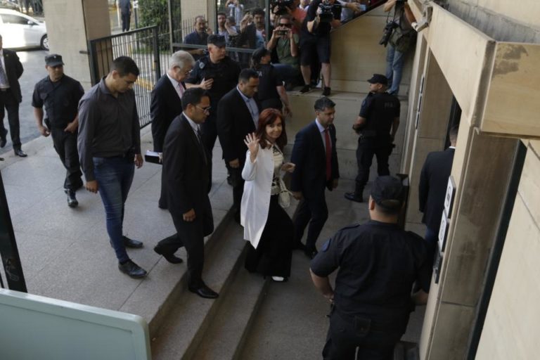 La presentación de Cristina Kirchner en Comodoro Py, minuto a minuto