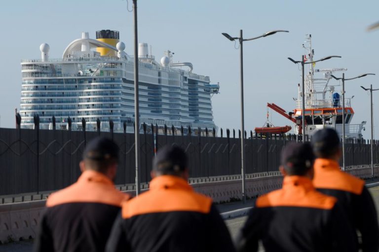 Coronavirus: Argentinos aislados en un crucero en el puerto de Roma por un posible caso
