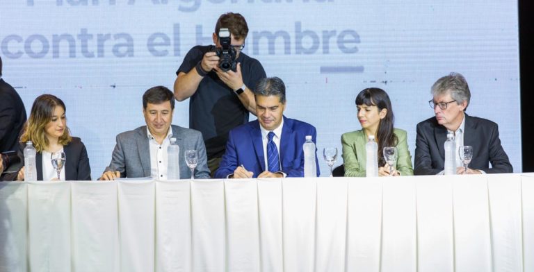 CAPITANICH FIRMÓ CON ARROYO EL CONVENIO PARA IMPLEMENTAR LA TARJETA ALIMENTARIA