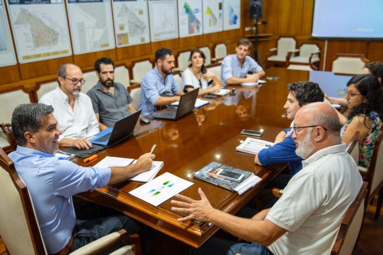 EL GOBIERNO Y MOVIMIENTOS SOCIALES DISEÑAN UN PROGRAMA PARA GARANTIZAR EL ACCESO A LA TIERRA, EL TECHO Y EL TRABAJO