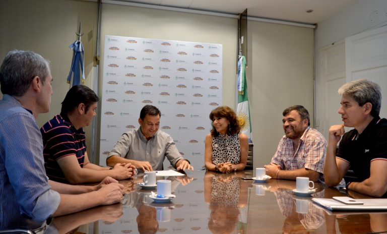 LOTERÍA CHAQUEÑA Y EL MUNICIPIO DE QUITILIPI PLANIFICAN OBRAS DEPORTIVAS