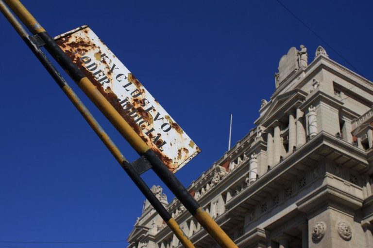 Renuncias de jueces y fiscales para evitar el fin de sus jubilaciones de privilegio