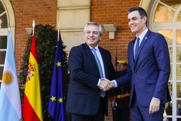 Alberto Fernández ya se encuentra reunido con Pedro Sánchez