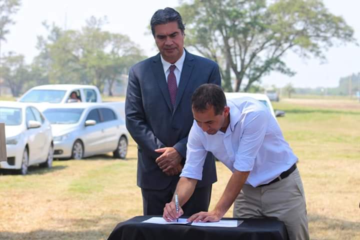 PRESIDENCIA DE LA PLAZA: FIRMA DE CONVENIOS CON I.I F.A  Y ENTREGA DE MOTOCICLETAS A LA POLICÍA LOCAL