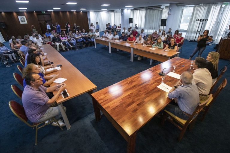 EDUCACIÓN CONVOCÓ A TRES GREMIOS PARA ANALIZAR LOS PUNTOS DE DISIDENCIA